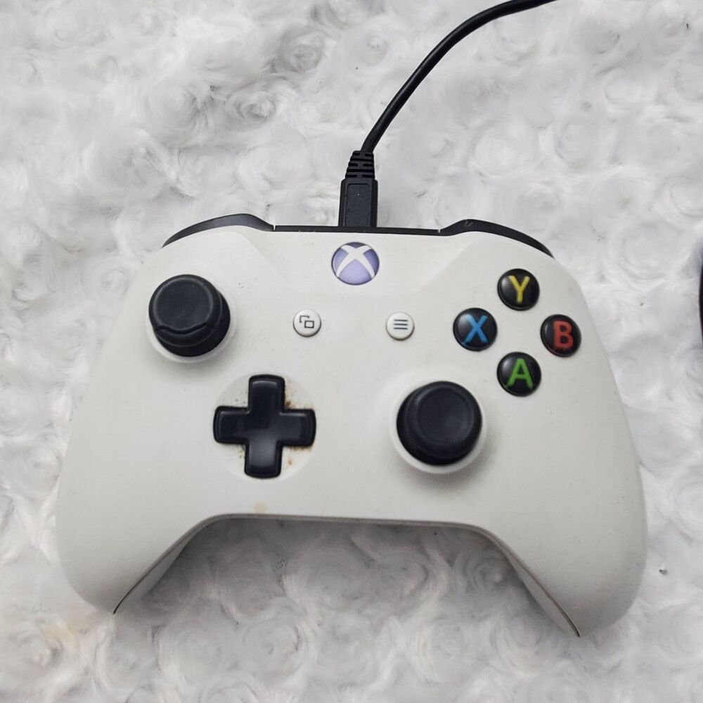 Microsoft Xbox One Model 1708 wireless controller White textured grips